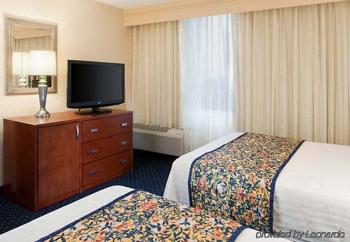 Courtyard Atlanta Northlake Tucker Room photo